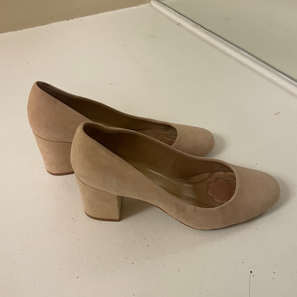 Tan suede pumps